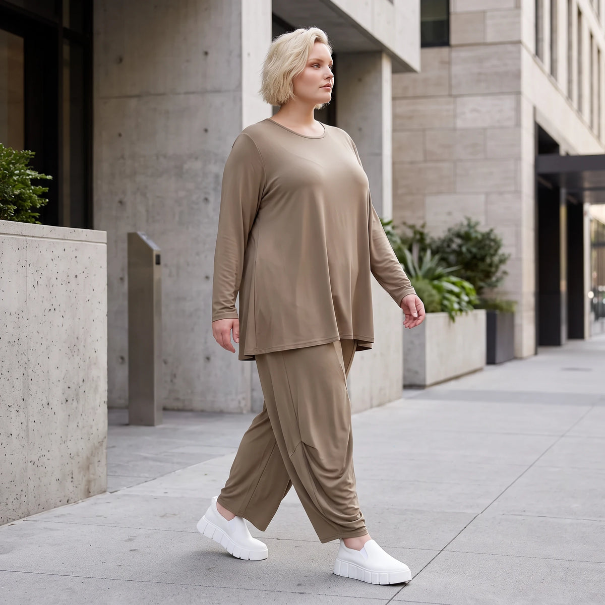 Camel Langarmshirt aus weichem Slinkystoff mit Stretch in Glockenform und Rundhals
