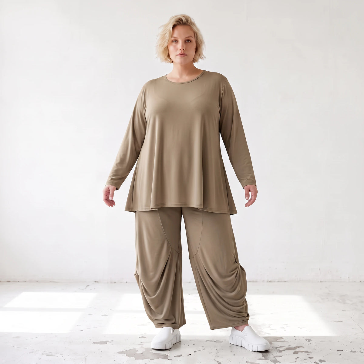 Camel Langarmshirt aus weichem Slinkystoff mit Stretch in Glockenform und Rundhals