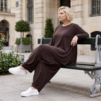 Dunkelbraunes Langarmshirt aus Slinkystoff mit Stretch in glockiger Form mit Rundhals