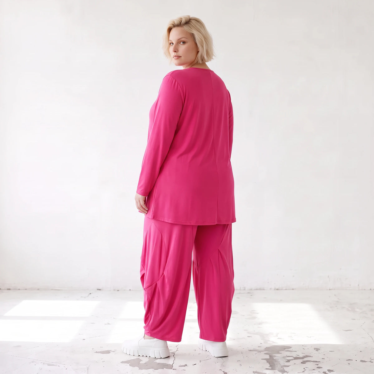 Pinkes Langarmshirt in Glockenform aus softer Slinkyqualität mit Rundhalsausschnitt