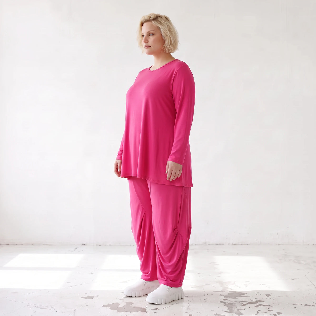 Pinkes Langarmshirt in Glockenform aus softer Slinkyqualität mit Rundhalsausschnitt
