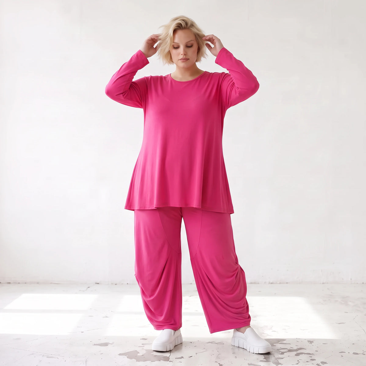 Pinkes Langarmshirt in Glockenform aus softer Slinkyqualität mit Rundhalsausschnitt