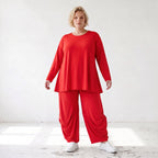 Rotes Langarmshirt aus Slinkystoff mit Stretch in glockiger Form und Rundhalsausschnitt