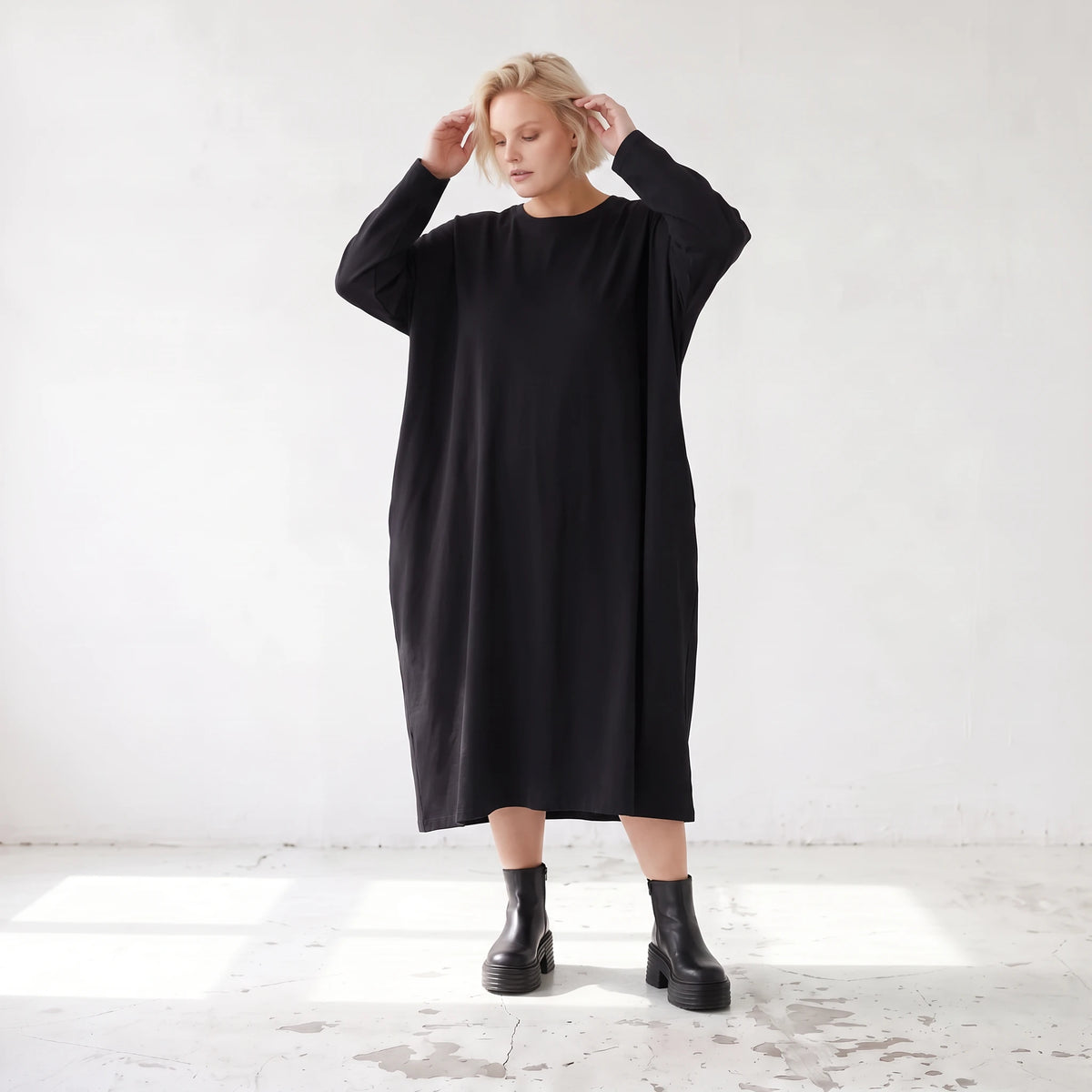 Jerseykleid in Ballonform mit V-Ausschnitt aus Stretchjersey und elastischem Saum