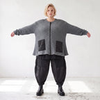 Strickjacke in A-Form mit Reißverschluss Rundhalsausschnitt Taschen Memorytaft leicht