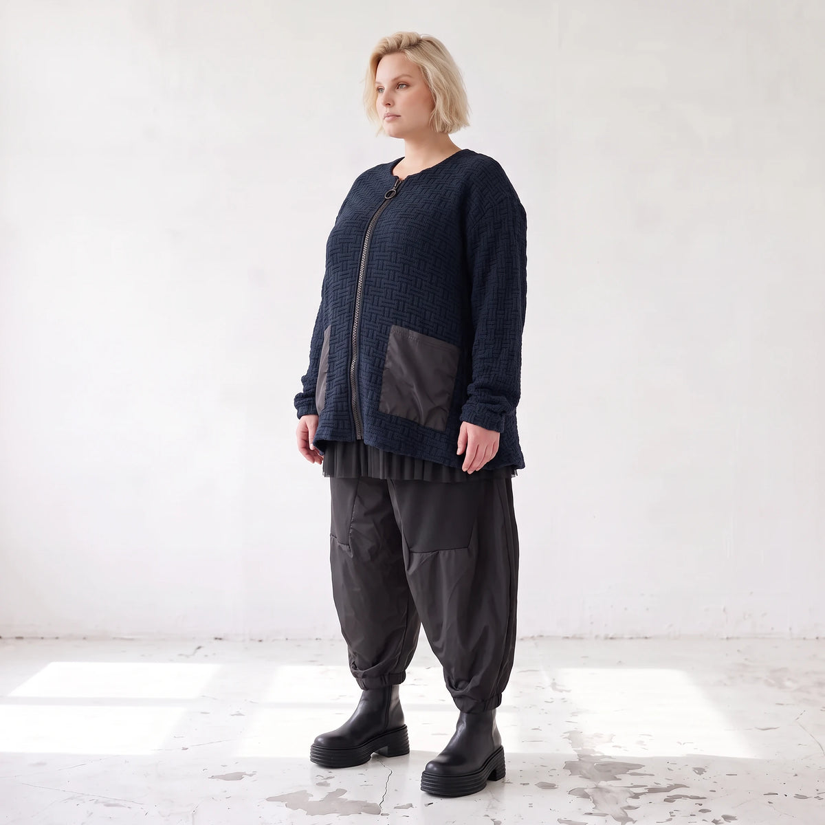 Marine Strickjacke in Glockenform mit Reißverschluss Taschen und softem Stretchmix