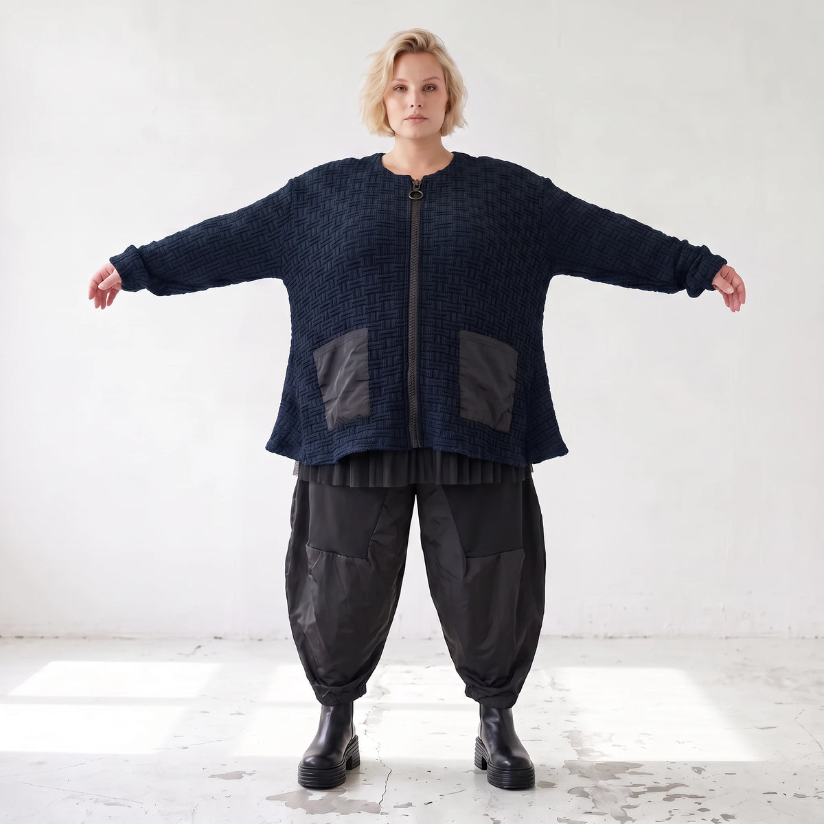 Marine Strickjacke in Glockenform mit Reißverschluss Taschen und softem Stretchmix