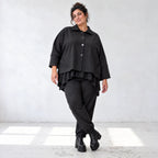 Schwarze Karottenhose aus Stretchdenim mit Elastikbund und Seitentaschen weich bequem