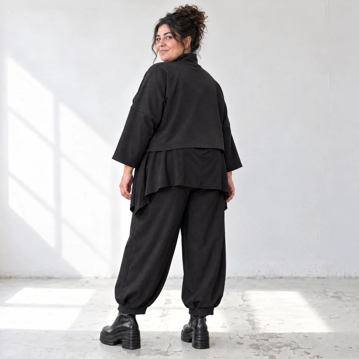 Schwarze Jeansjacke aus Stretchdenim in kastiger Form aus Baumwolle mit Elasthan