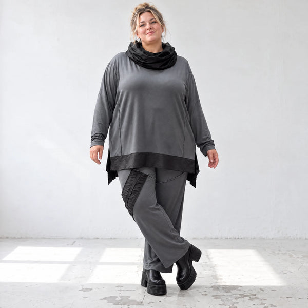 Wintershirt aus weichem Jersey mit Rollkragen Vokuhila Schnitt Taft und Seitenschlitzen