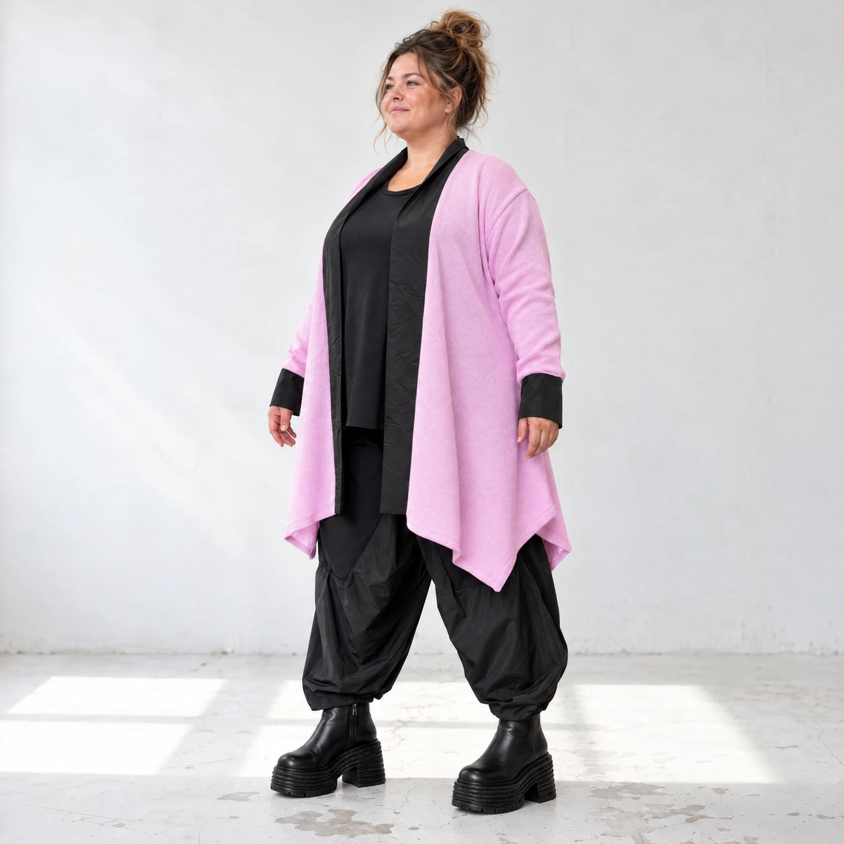 Strickcardigan aus Baumwolle in A-Linie mit Stehkragen und Memorytaft ohne Verschluss