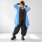 Blauer Baumwollstrick Cardigan in A-Linie mit Memorytaft und leichter Glockenform