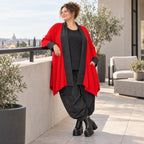 Roter Baumwollcardigan in Glockenform mit Stehkragen ohne Verschluss weich und winterlich