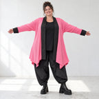 Zartpinker Strickcardigan in A-Linie mit Stehkragen langen Ärmeln und Seitennahttaschen