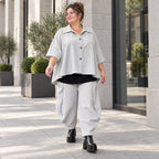 Graue Ballonhose aus weichem Rippmaterial mit elastischem Bund und aufgesetzten Taschen
