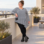 Langarmshirt in Dunkelblau/Weiß aus weichem Stretchjersey mit asymmetrischem Zipfelsaum