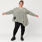 Langarmshirt in Creme/Dunkelgrün mit asymmetrischem Zipfelsaum aus weichem Stretchjersey