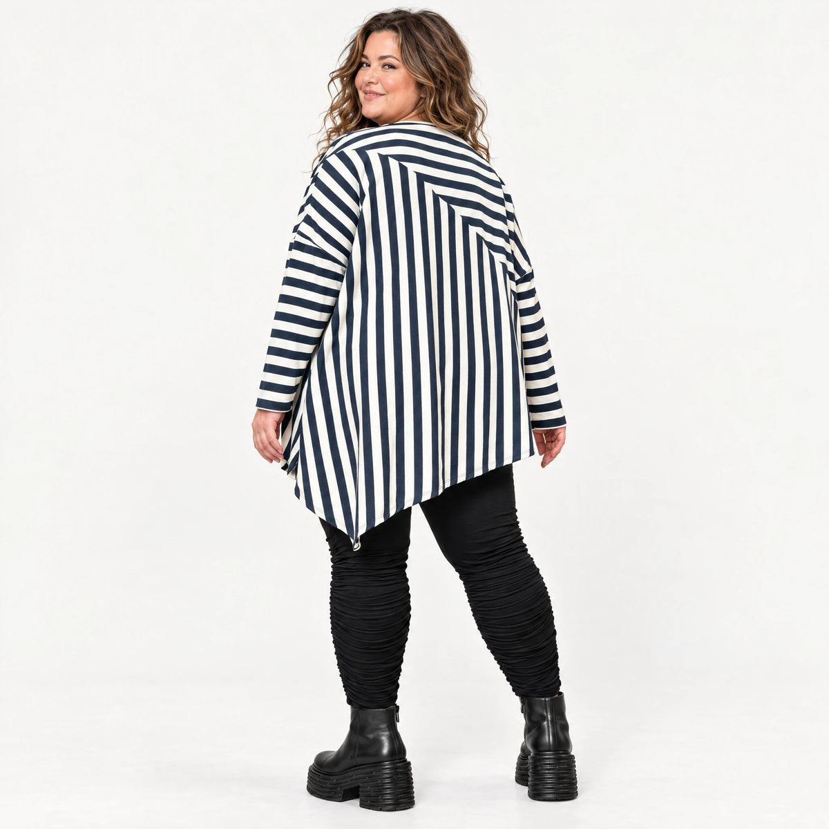 Asymmetrisches Langarmshirt in Creme/Dunkelblau mit Zipfelsaum aus weichem Stretchjersey
