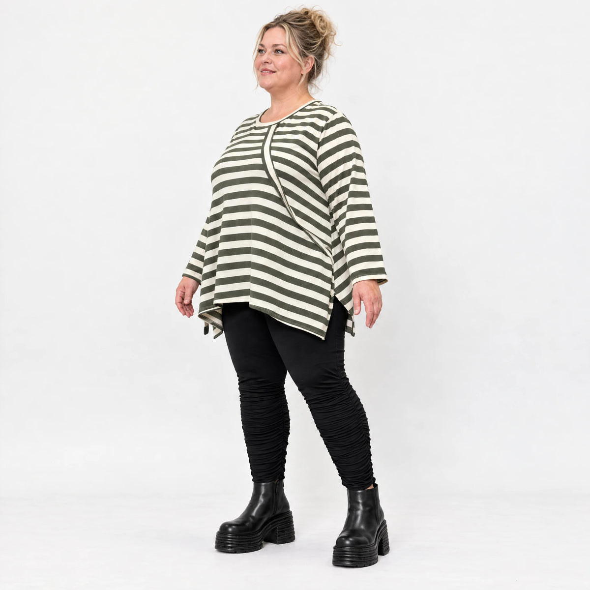 Langarmshirt in Creme/Dunkelgrün mit A-Linie aus warmem Stretchjersey und Faltennahtmuster