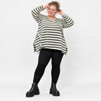 Langarmshirt in Creme/Dunkelgrün mit A-Linie aus warmem Stretchjersey und Faltennahtmuster