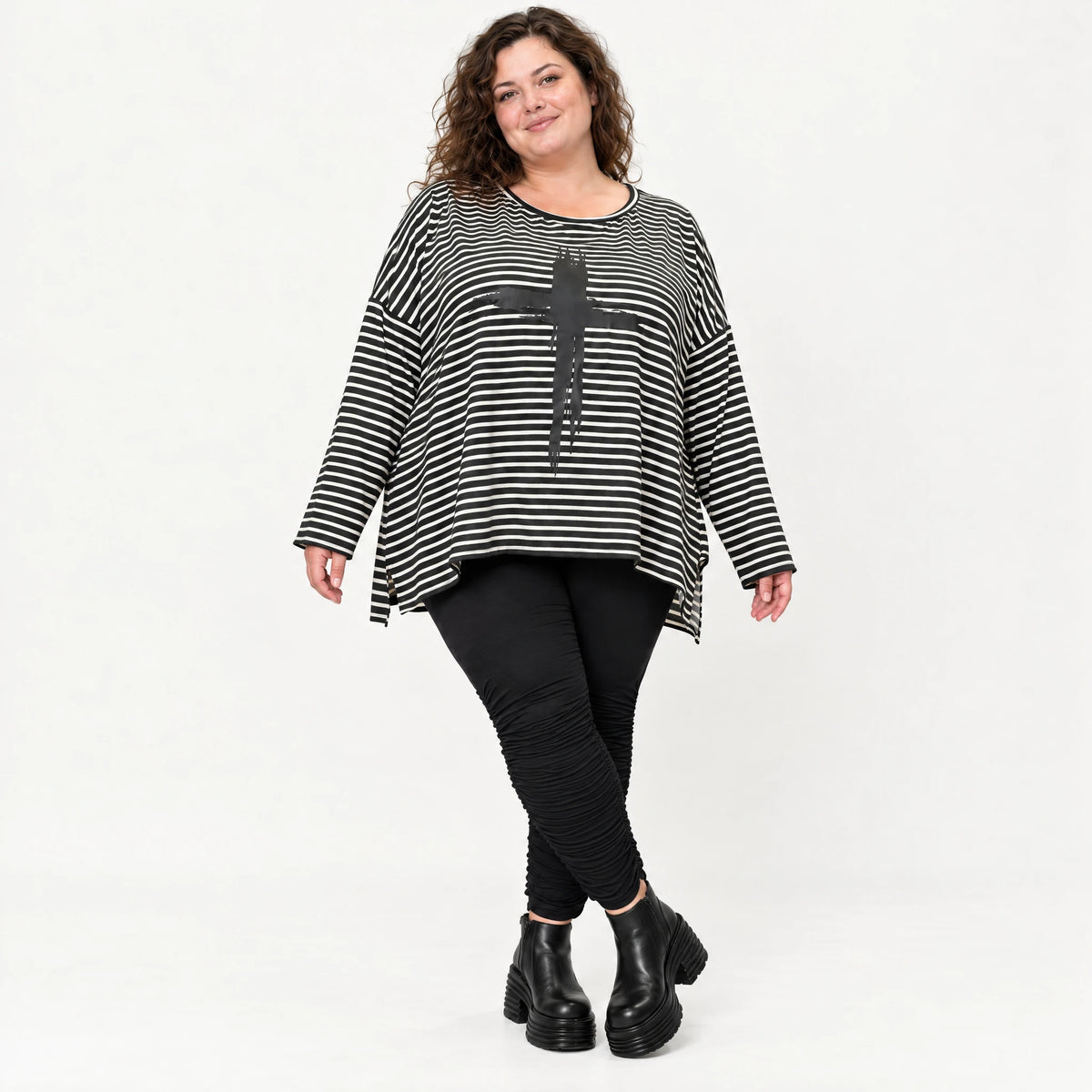 Langarmshirt in Schwarz/Weiß aus Stretchjersey mit A-Linie und seitlichen Schlitzen