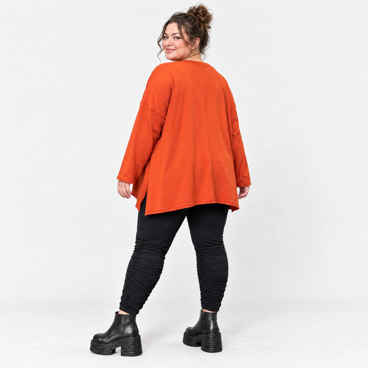Langarmshirt in leuchtendem Orange aus weichem Stretchjersey aus Italien mit A-Linie