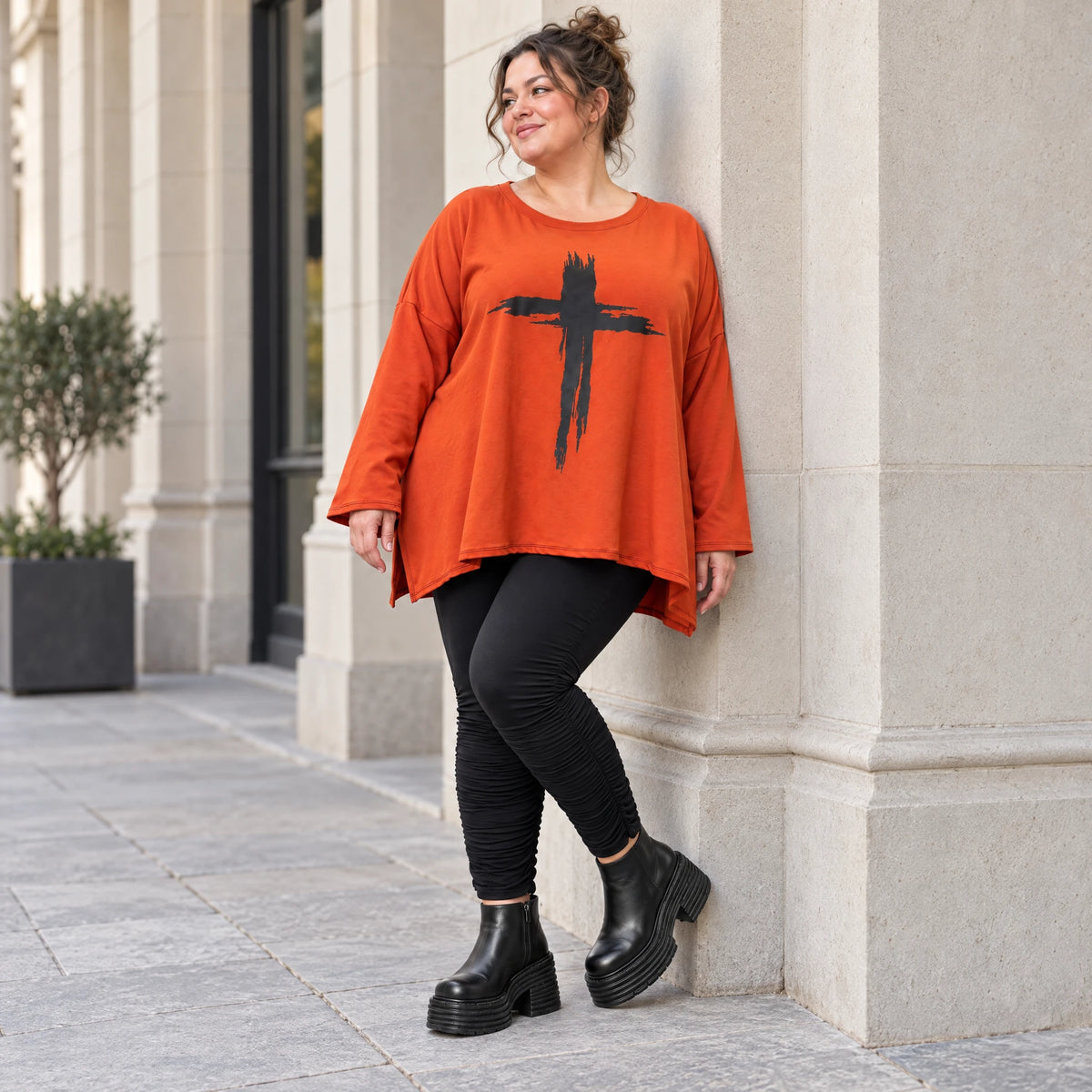 Langarmshirt in leuchtendem Orange aus weichem Stretchjersey aus Italien mit A-Linie