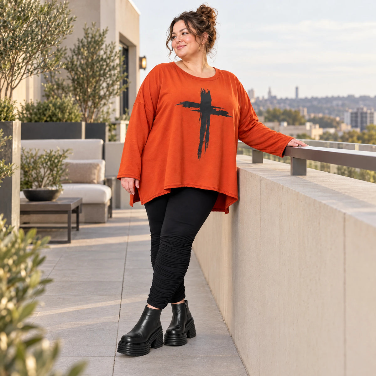 Langarmshirt in leuchtendem Orange aus weichem Stretchjersey aus Italien mit A-Linie