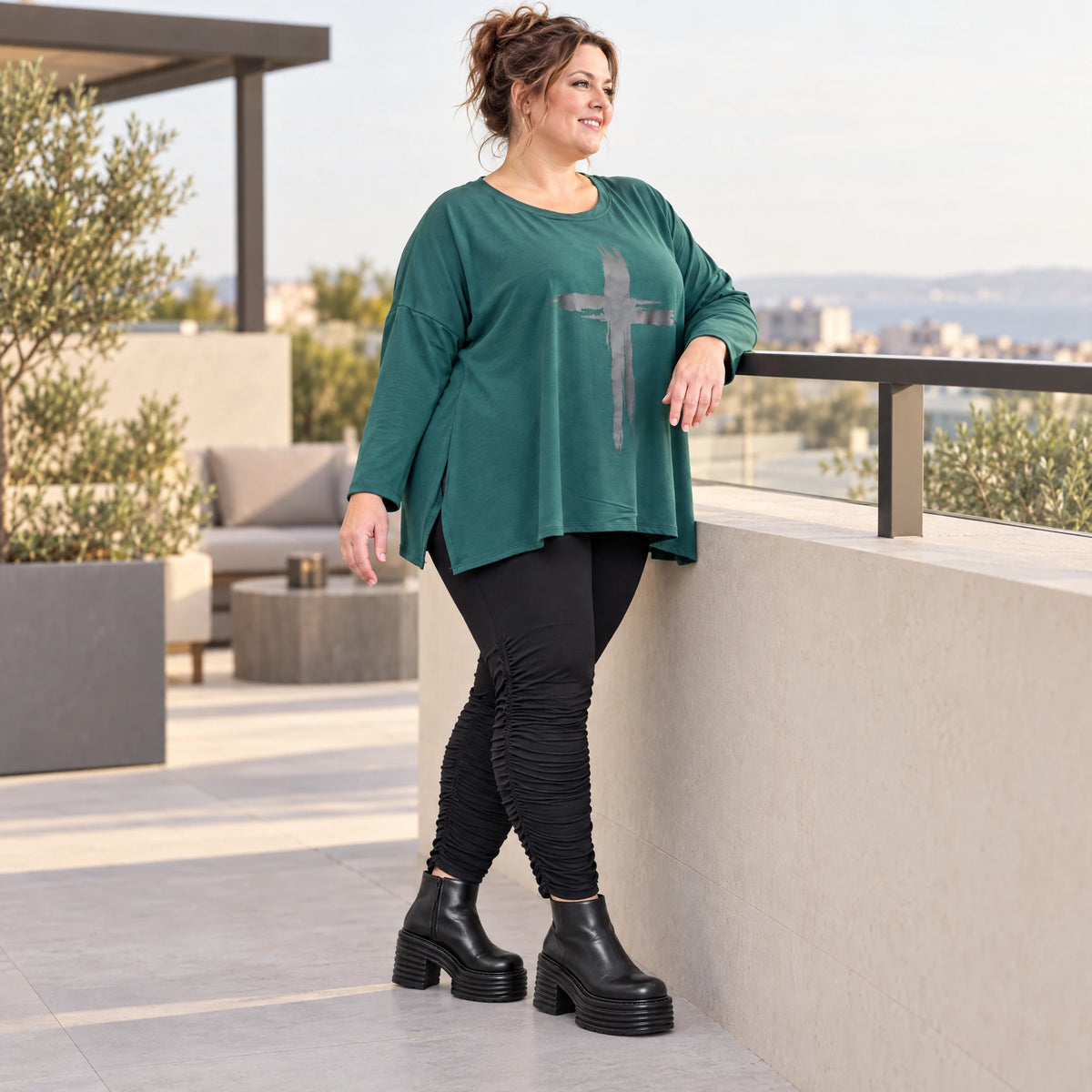 Langarmshirt in Dunkelgrün mit fließender A-Linie aus feinem Stretchjersey für den Winter
