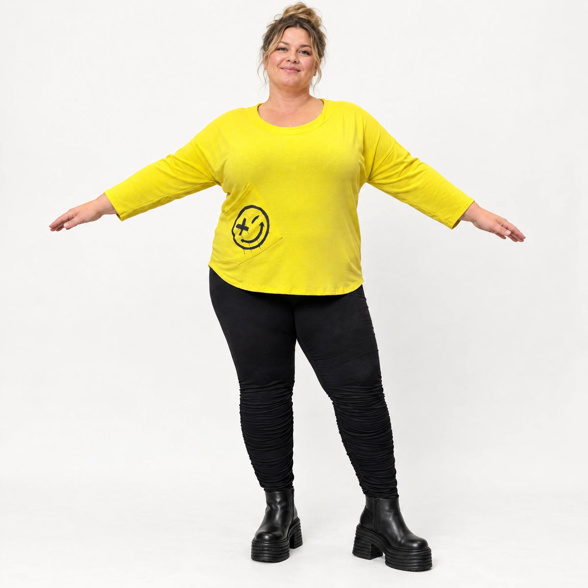 Shirt in leuchtendem Gelb aus weichem Stretchjersey mit Rundhalsausschnitt und 7/8-Arm
