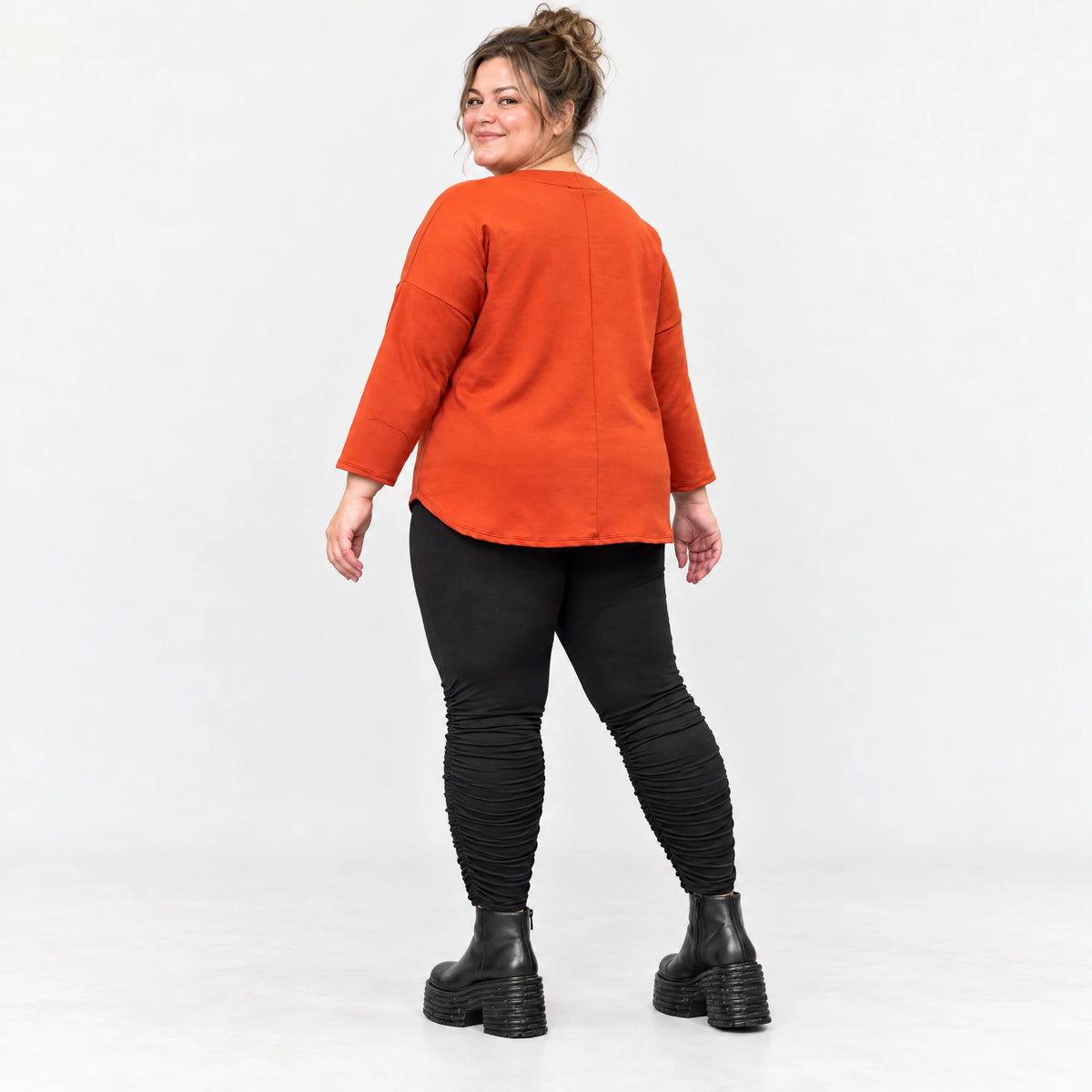 Shirt in Orange aus weichem Stretchjersey mit gerundetem Saum und aufgesetzten Taschen