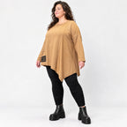 Warmes Langarmshirt in Camel mit asymmetrischem Zipfelsaum aus weichem Jersey mit Stretch