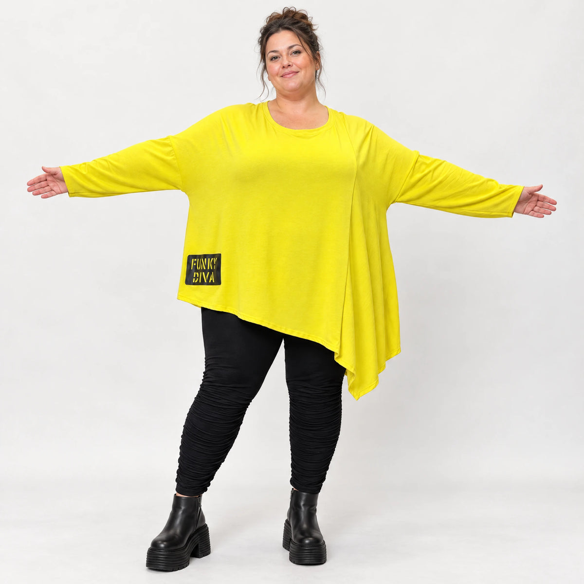 Langarmshirt in sonnigem Gelb aus weichem Stretchjersey mit asymmetrischem Zipfelsaum
