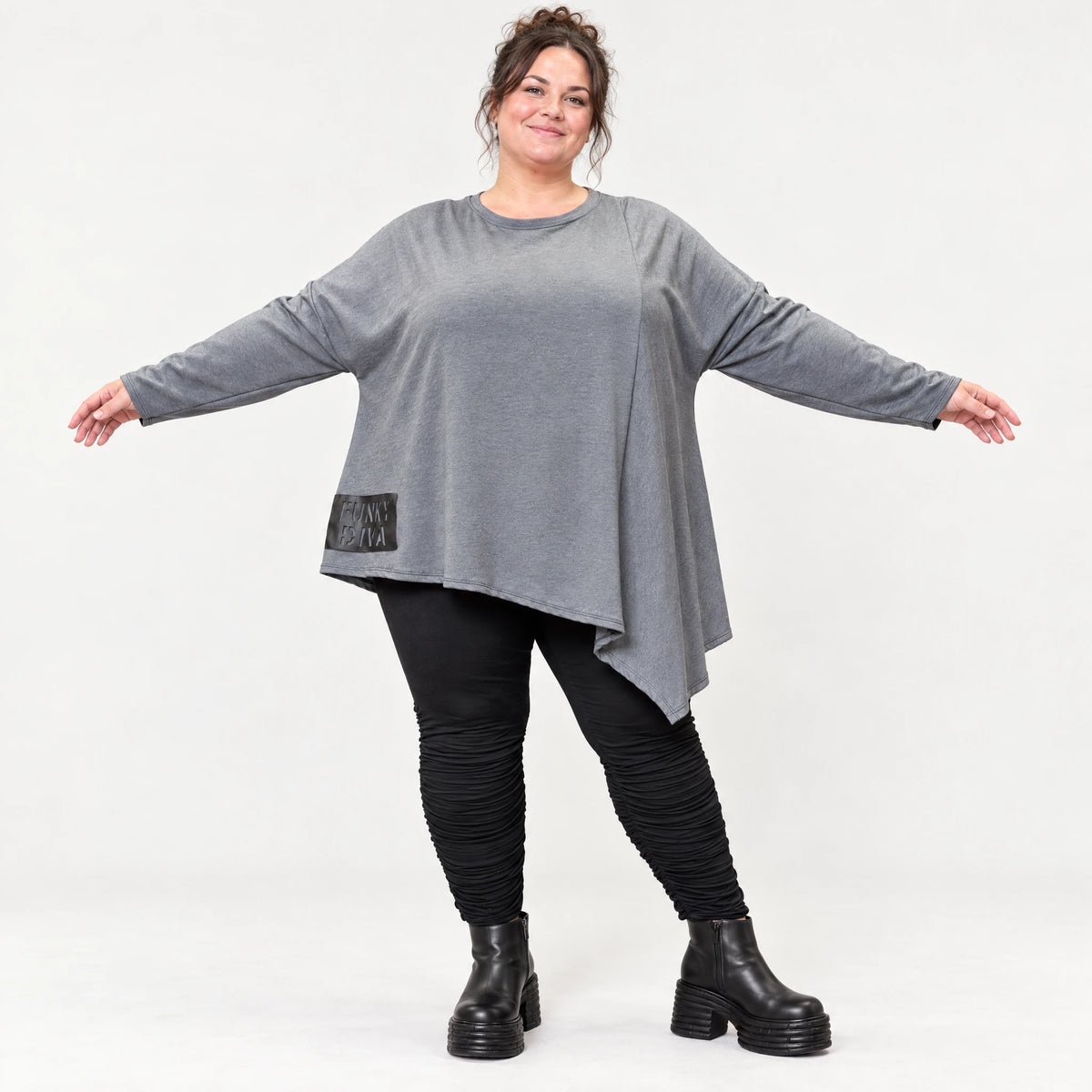 Langarmshirt in Grau mit asymmetrischem Schnitt und Zipfelsaum aus weichem Stretchjersey