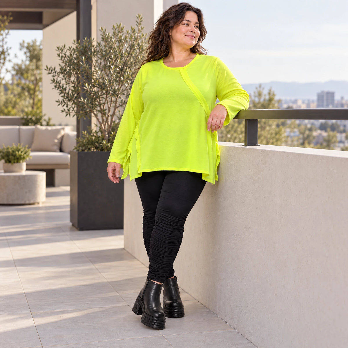Langarmshirt in Neongelb aus feinem Stretchjersey mit Baumwolle und schmeichelnder A-Linie