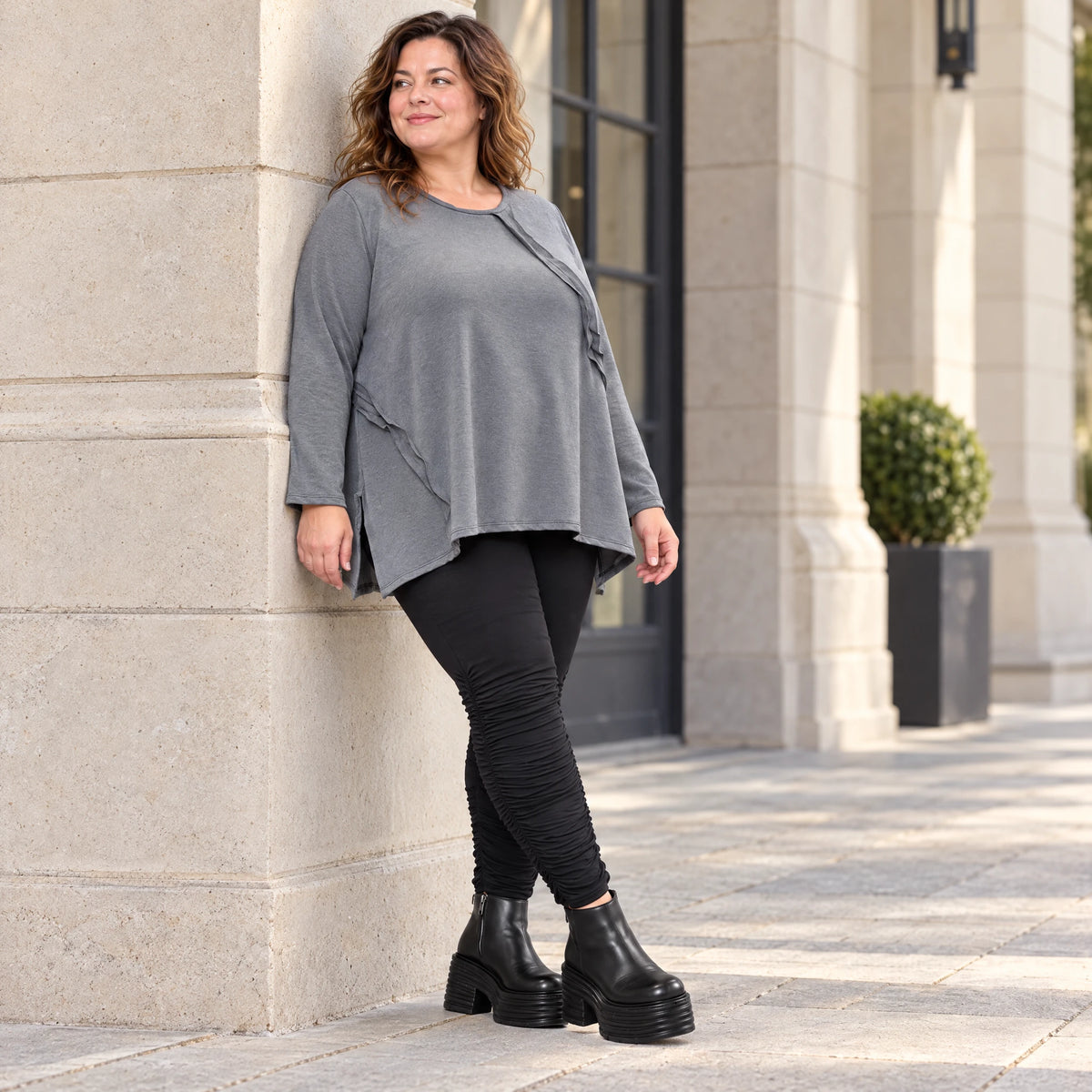Weiches Langarmshirt in Grau mit fließender A-Linie aus feinem Jersey mit Elasthananteil