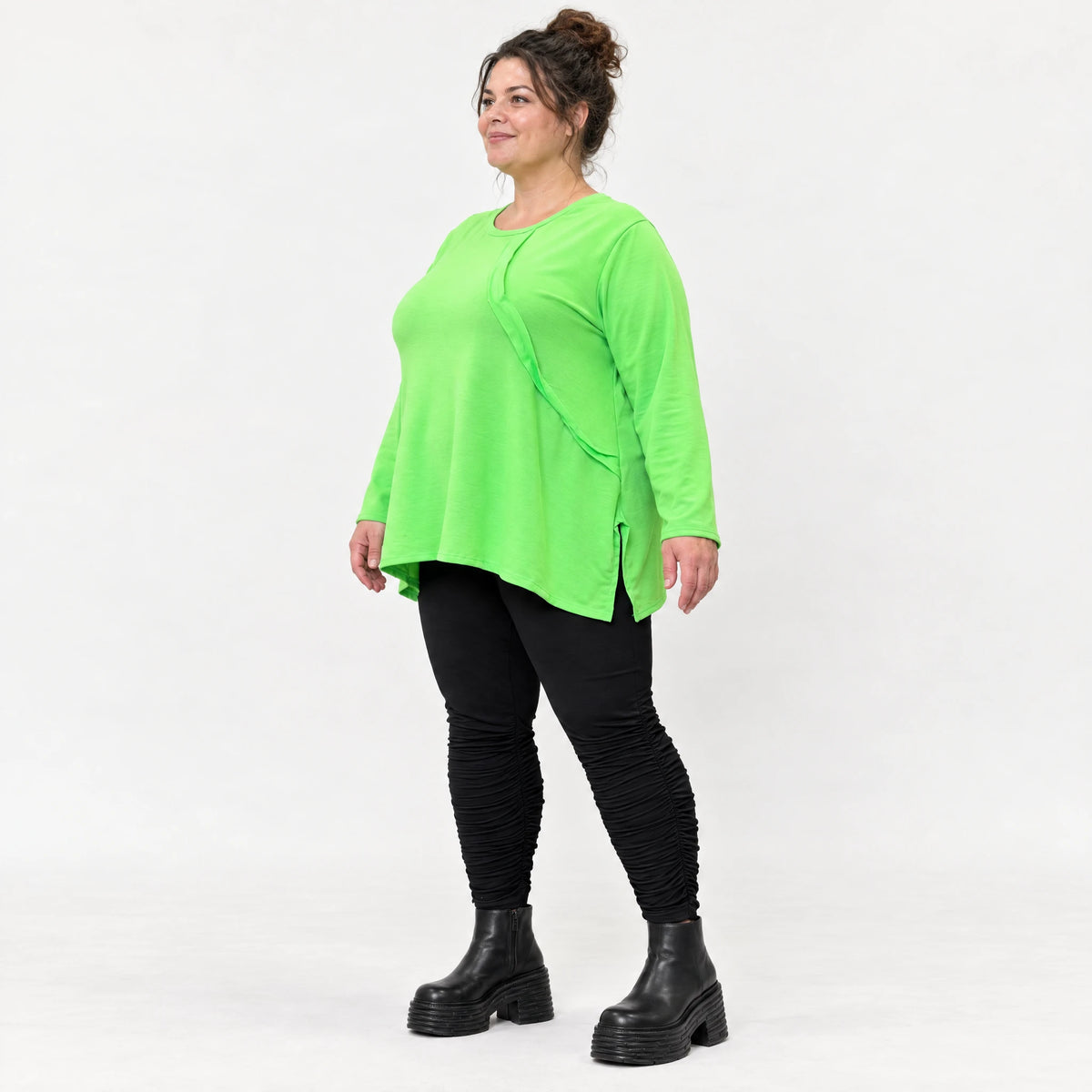 Langarmshirt in Grün aus feinem warmem Stretchjersey aus Italien mit fließender A-Linie
