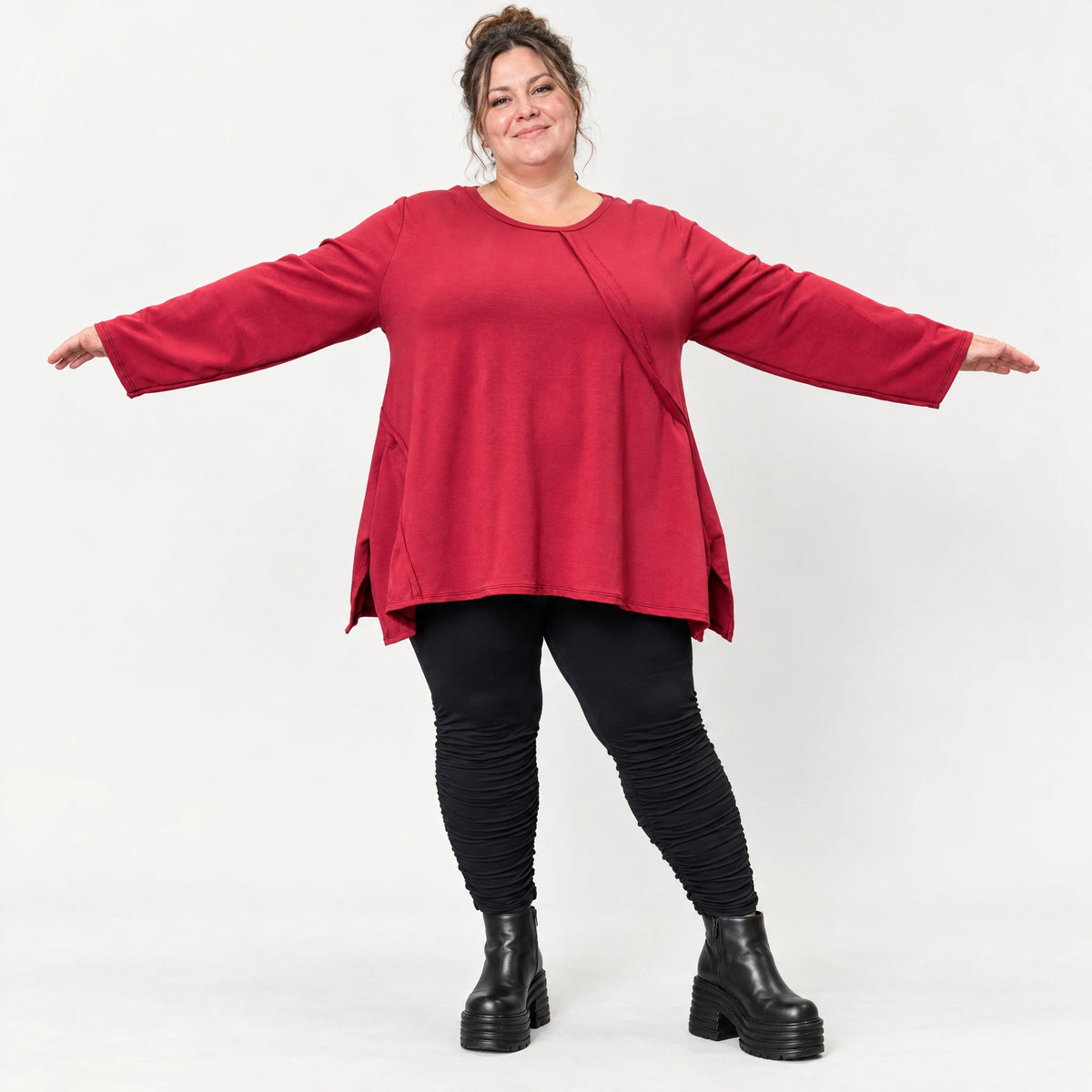 Rotes Langarmshirt mit fließender A-Linie aus weichem Stretchjersey gefertigt in Italien