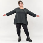 Schwarzes Langarmshirt Basic in fließender A-Linie aus weichem Stretchjersey aus Italien