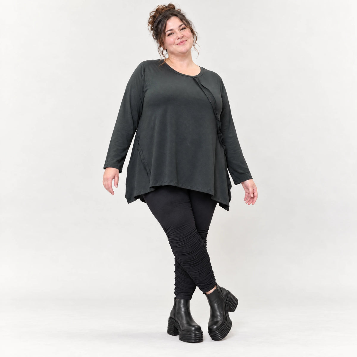 Schwarzes Langarmshirt Basic in fließender A-Linie aus weichem Stretchjersey aus Italien