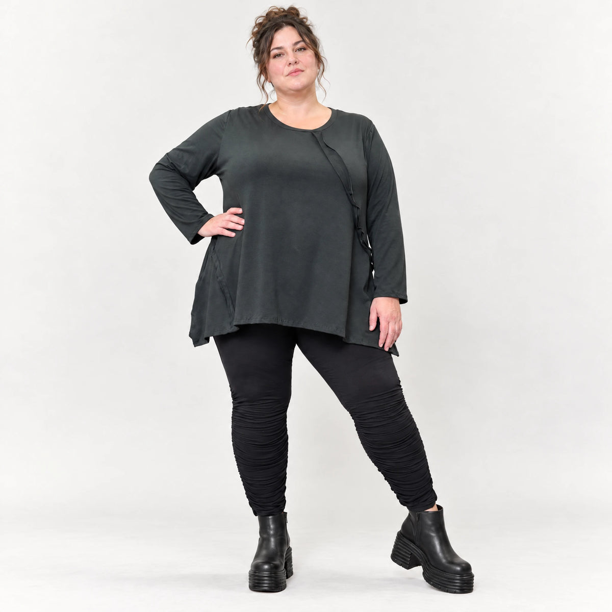 Schwarzes Langarmshirt Basic in fließender A-Linie aus weichem Stretchjersey aus Italien