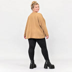 Langarmshirt in Camel aus weichem Stretchjersey mit V-Ausschnitt und kastiger Silhouette