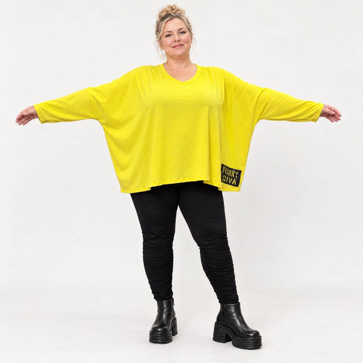 Langarmshirt in Gelb aus weichem Stretchjersey mit V-Ausschnitt und kastiger Passform