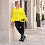 Langarmshirt in Gelb aus weichem Stretchjersey mit V-Ausschnitt und kastiger Passform