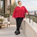 Rotes Langarmshirt aus weichem Stretchjersey mit V-Ausschnitt und kastiger Passform