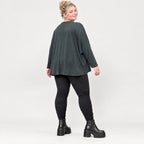Schwarzes Langarmshirt aus weichem Stretchjersey mit kastigem Schnitt und V-Ausschnitt