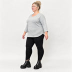 Langarmshirt in Grau/Schwarz aus weichem Flauschgarn mit Rundhalsausschnitt und Taschen