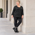 Feinstrickshirt aus Italien in Schwarz/Weiß mit flauschigem Garn und aufgesetzten Taschen