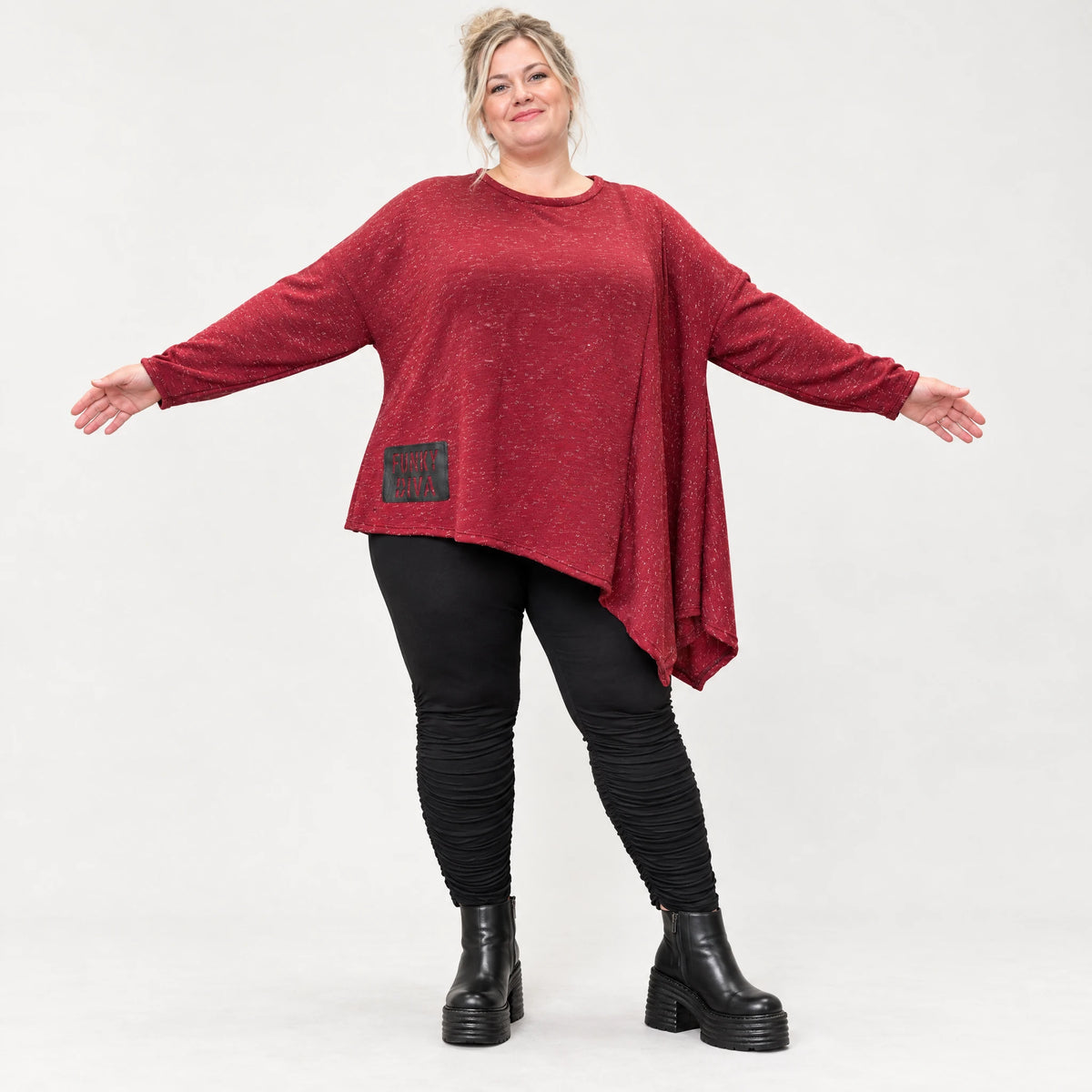 Strickshirt in Rot/Weiß Melange mit asymmetrischem Zipfelsaum aus flauschigem Feinstrick