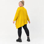 Feinstrickshirt in Gelb mit asymmetrischem Zipfelsaum Langarm und Rundhalsausschnitt